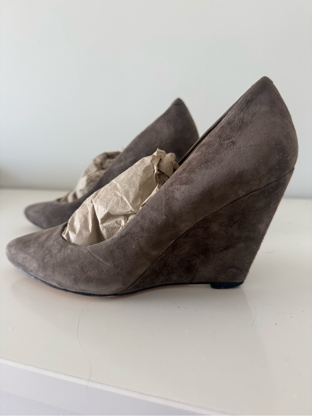 Pour La Victoire Taupe Gray Suede Wedge Pumps